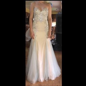 Bella Mia Boutique Prom Dress, size 6, worn once